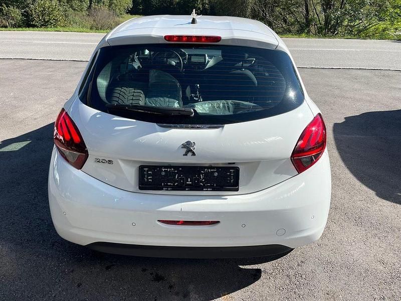 Gebraucht Peugeot 208 Signature Sky 110 PS (80 kW) 2019 Kleinwagen