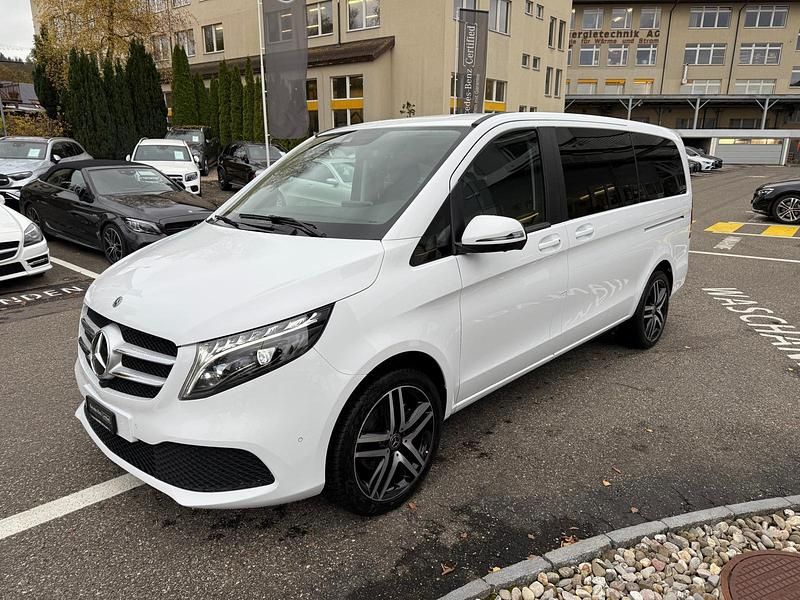 Gebraucht Mercedes V220 163 PS (119 kW) 2023 Weiss Van / Kleinbus