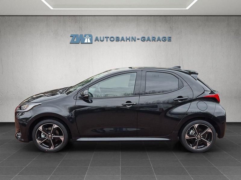 Neu Toyota Yaris Hybrid Premium 131 PS (96 kW) 2025 Schwarz Limousine