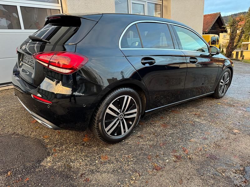 Gebraucht Mercedes A180 Progressive 136 PS (100 kW) 2021 Schwarz Limousine