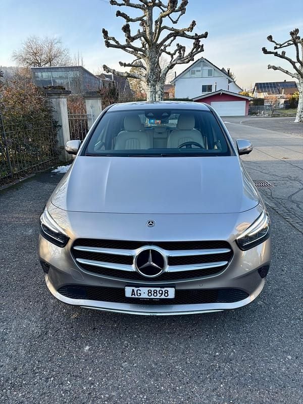 Gebraucht Mercedes B250 Progressive 224 PS (164 kW) 2019 Van / Kleinbus