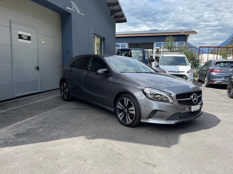 Gebraucht Mercedes A180 AMG line 122 PS (89 kW) 2017