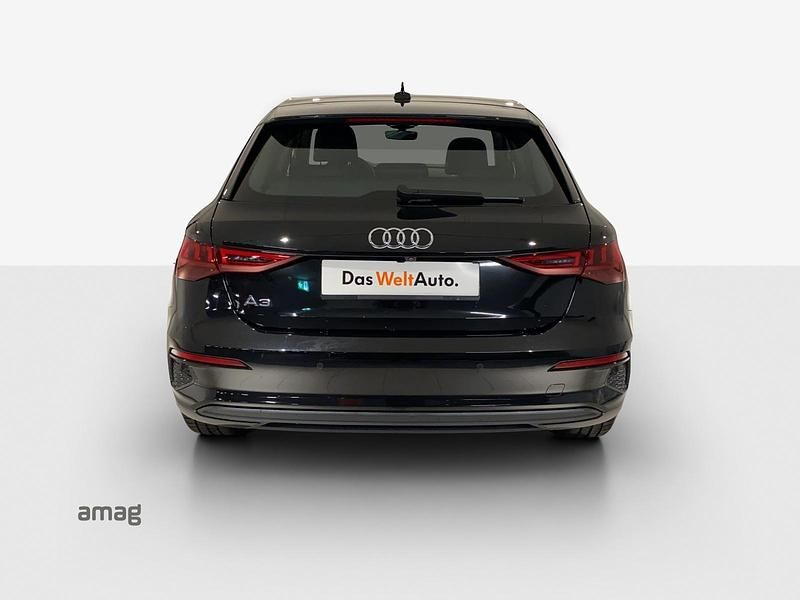 Gebraucht Audi A3 Sportback e-tron Attraction 150 PS (110 kW) 2022 Kleinwagen