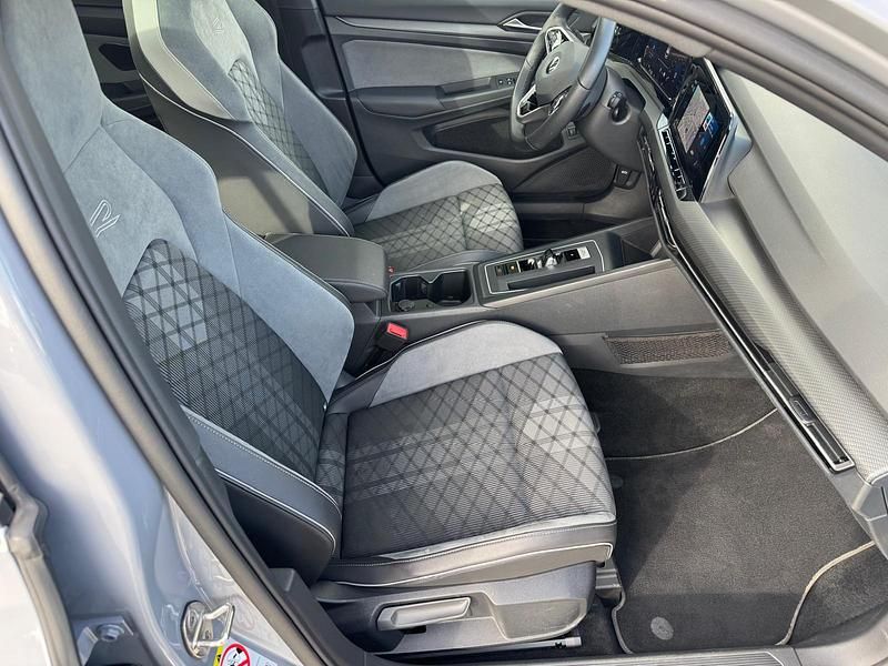 Gebraucht VW Golf VIII R-line 149 PS (109 kW) 2021 Grau Kombi