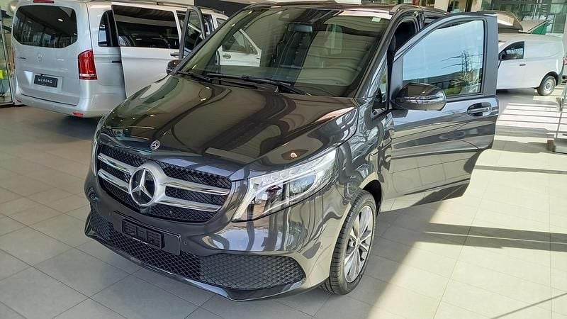 Gebraucht Mercedes V220 163 PS (119 kW) 2022 Van / Kleinbus