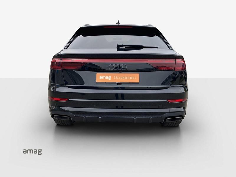 Gebraucht Audi Q8 Ambiente 394 PS (289 kW) 2024 Mythosschwarz metallic SUV