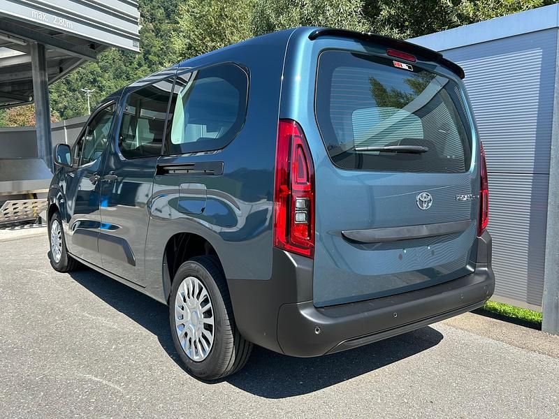 Neu Toyota Proace Verso City 131 PS (96 kW) 2025 Blau Kombi