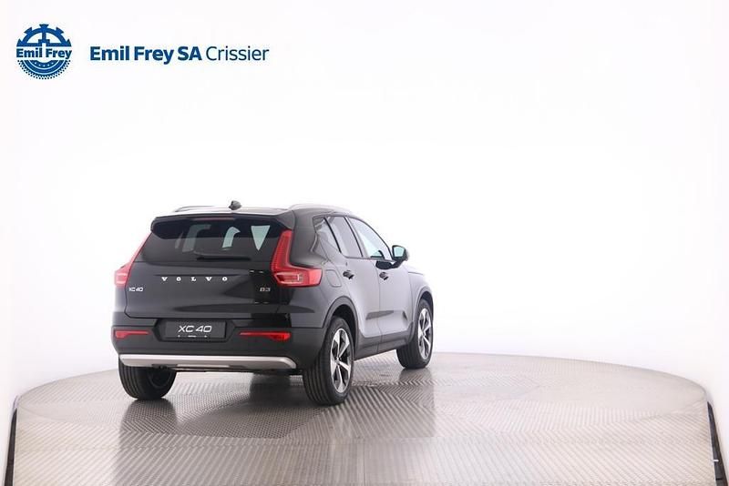 Neu Volvo XC40 Core 177 PS (130 kW) 2025 Schwarz SUV