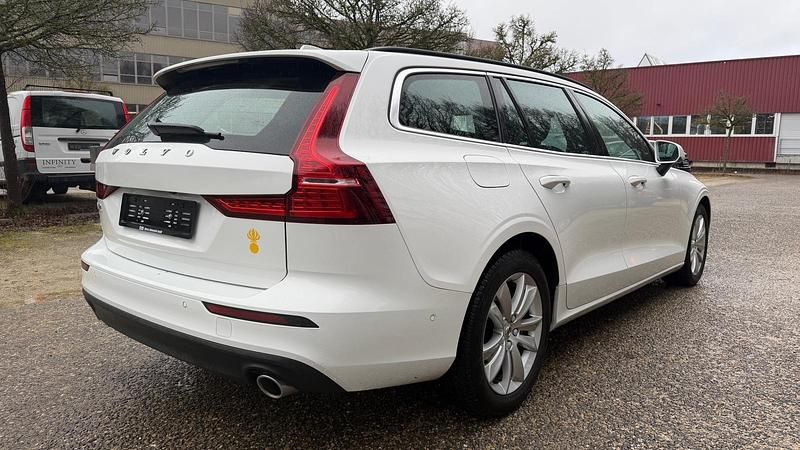 Gebraucht Volvo V60 Core 197 PS (144 kW) 2021 Kombi