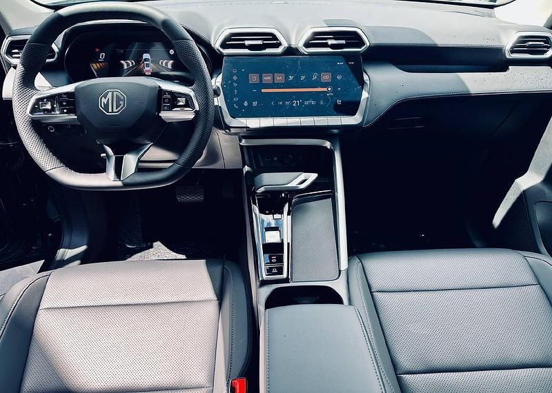 Neu MG ZS Luxury 197 PS (144 kW) 2026 Grün SUV