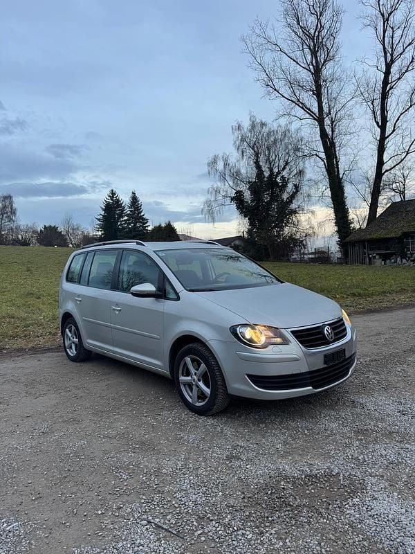 Gebraucht 2010 VW Touran Trendline Van / Kleinbus | CHF 2’999 (Guter Preis) - Bild 1/4