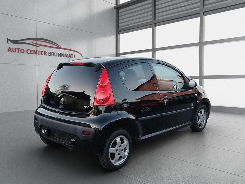 Gebraucht Peugeot 107 68 PS (50 kW) 2011 Kleinwagen