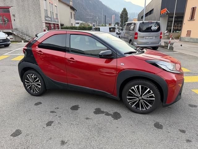 Gebraucht Toyota Aygo X Trend 72 PS (52 kW) 2024 Rot SUV