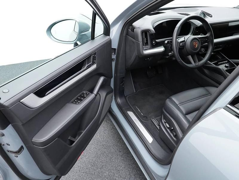 Gebraucht Porsche Cayenne 470 PS (345 kW) 2025 Grau SUV