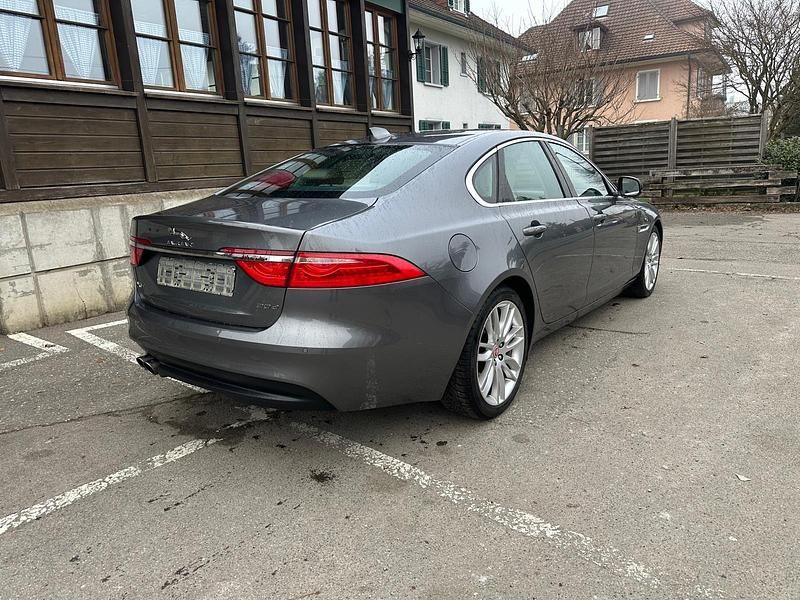 Gebraucht Jaguar XF Prestige 180 PS (132 kW) 2016