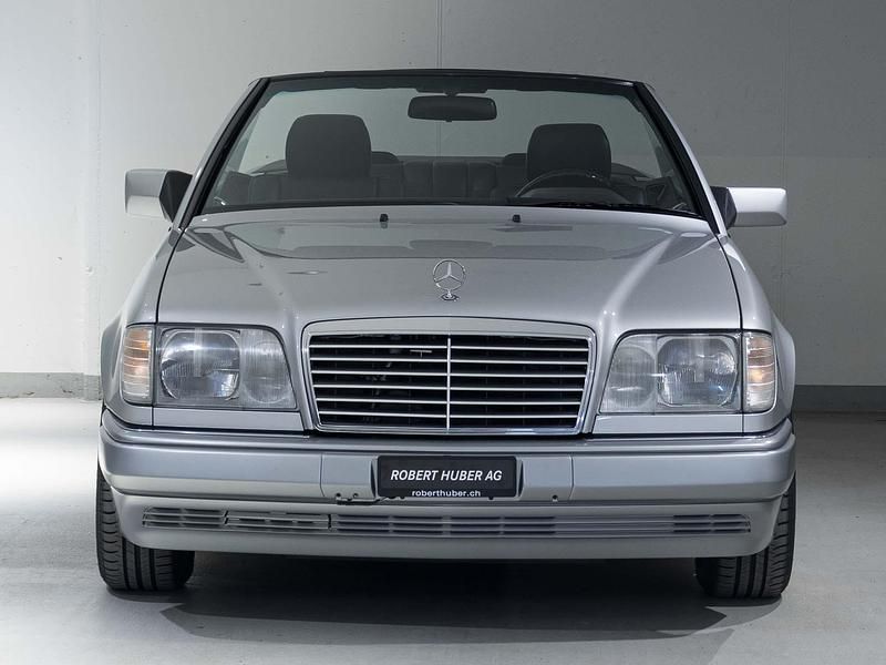 Gebraucht Mercedes E220 150 PS (110 kW) 1995 Silber Cabrio