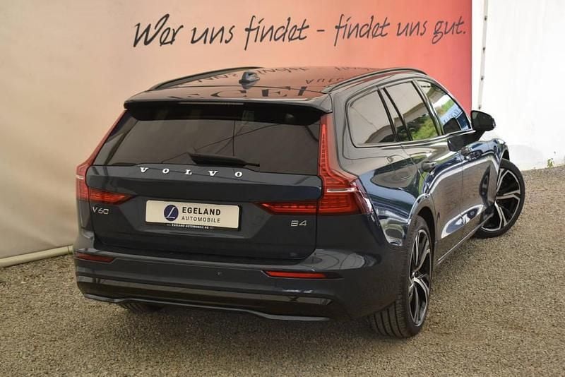 Gebraucht Volvo V60 Plus 211 PS (155 kW) 2024 Kombi