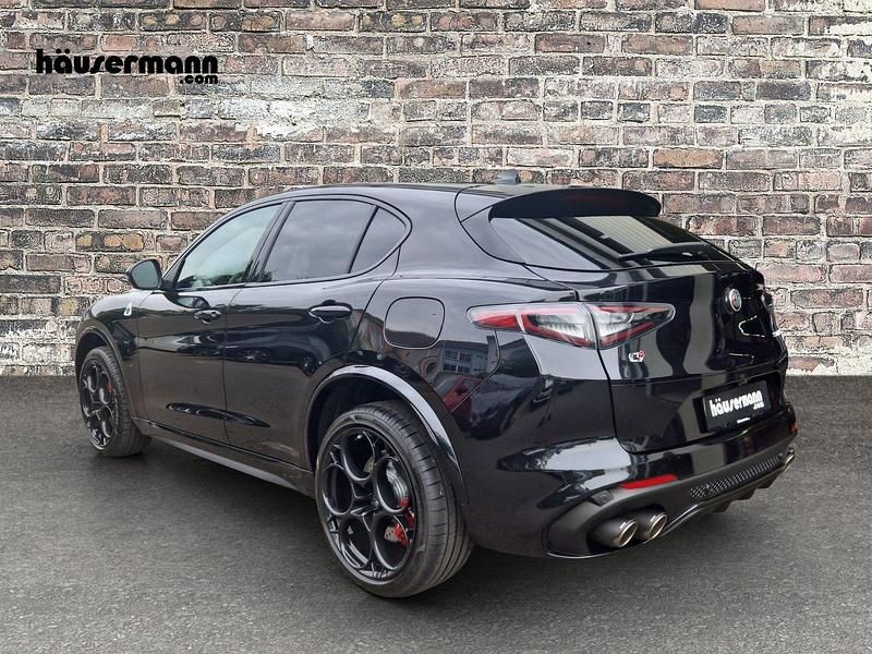 Neu Alfa Romeo Stelvio Quadrifoglio 519 PS (381 kW) 2025 Schwarz SUV