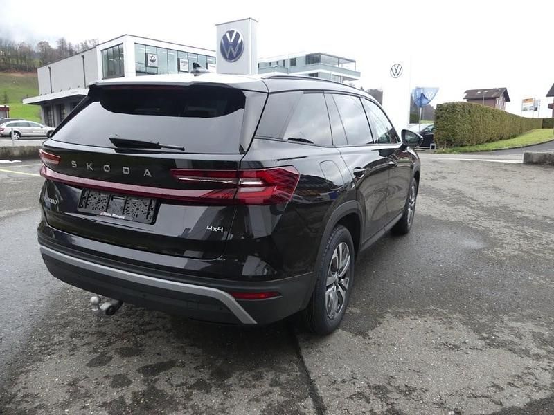 Neu Skoda Kodiaq Dynamic 193 PS (141 kW) 2025 Schwarz SUV
