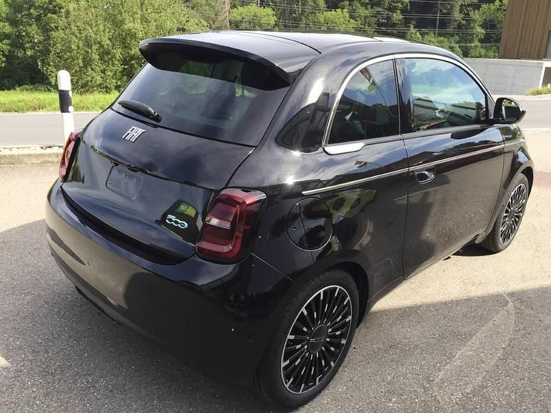 Gebraucht Fiat 500e La Prima 86 kW (118 PS) 2023 Schwarz Limousine