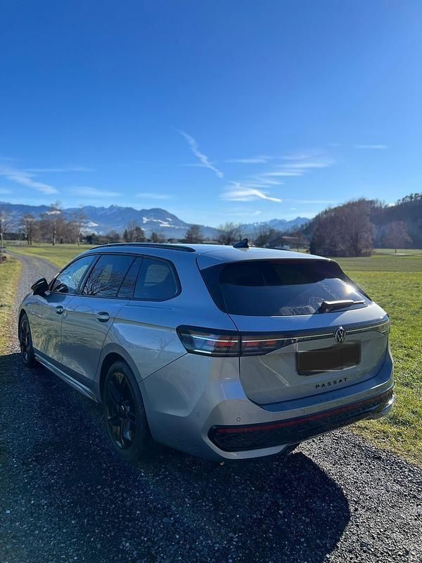 Gebraucht VW Passat R 193 PS (141 kW) 2025 Kombi