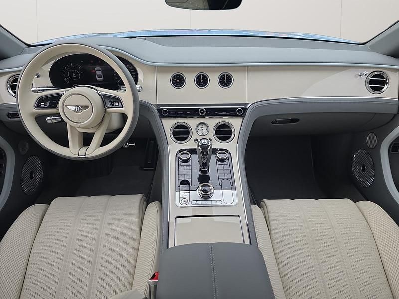 Neu Bentley Continental Mulliner 771 PS (567 kW) 2026 Blau Coupé