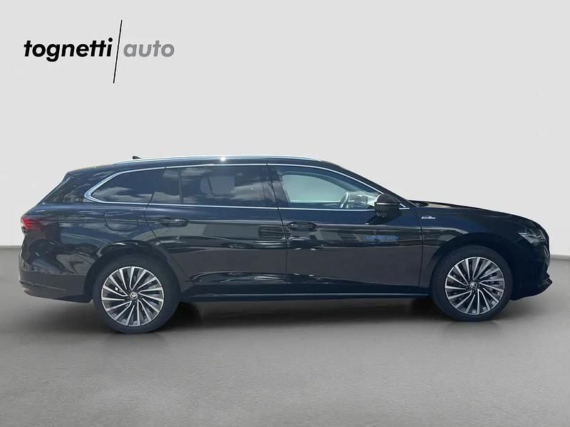 Gebraucht Skoda Superb LAURIN & KLEMENT 204 PS (150 kW) 2025 Schwarz Kombi