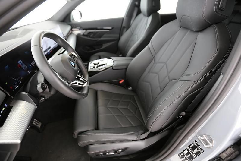 Gebraucht BMW 520 Comfort Edition 208 PS (152 kW) 2024 Grau Kombi