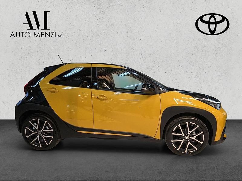 Neu Toyota Aygo X Sport 116 PS (85 kW) 2025 Gelb SUV