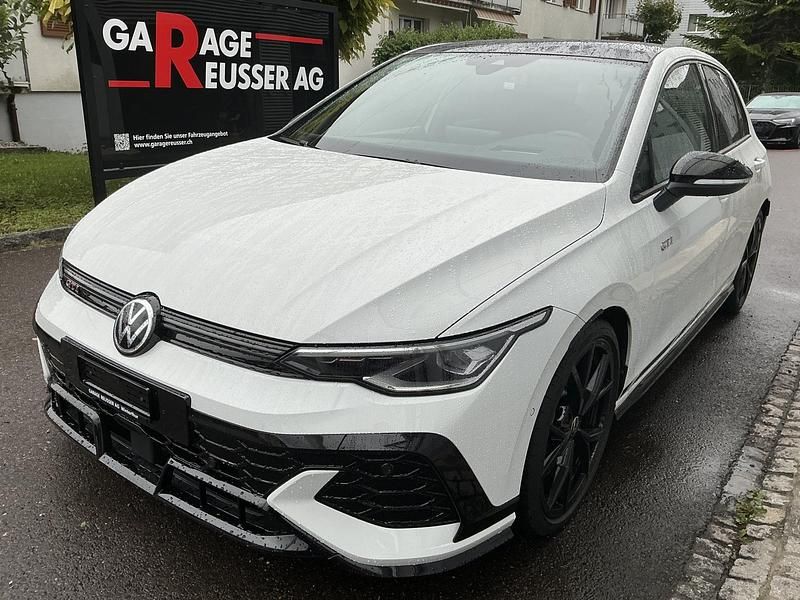 Weiss Gebraucht 2024 VW Golf VIII GTI Limousine | CHF 40’900 (Etwas zu teuer) - Bild 1/4