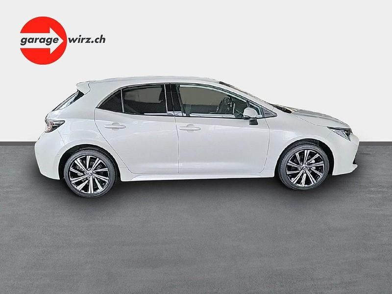 Gebraucht Toyota Corolla Trend 122 PS (89 kW) 2022 Weiss Limousine