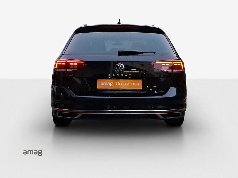 Gebraucht VW Passat Elegance 200 PS (147 kW) 2023 Deepblack perleffekt Kombi