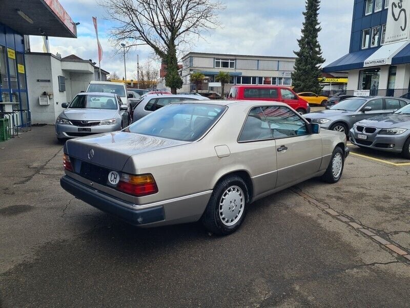 Gebraucht Mercedes 230 132 PS (97 kW) 1990