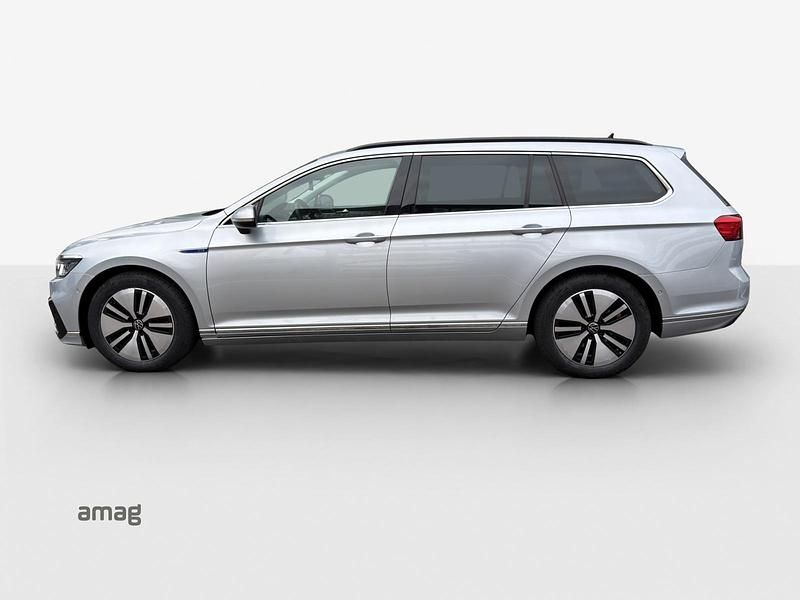 Gebraucht VW Passat GTE 218 PS (160 kW) 2022 Scale silver metallic Kombi