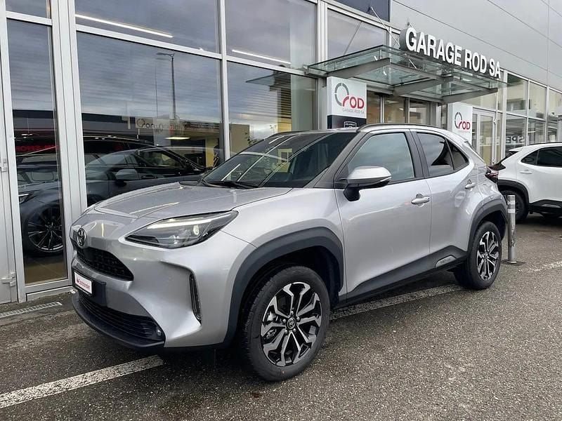 Neu Toyota Yaris Hybrid Trend 130 PS (95 kW) 2026 Silber