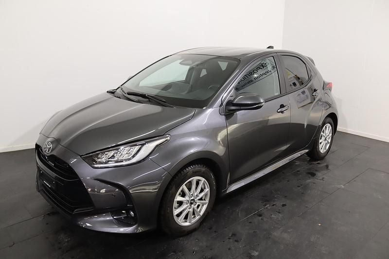 Grau Gebraucht 2025 Toyota Yaris Hybrid Trend Limousine | CHF 24’900 (Guter Preis) - Bild 1/4