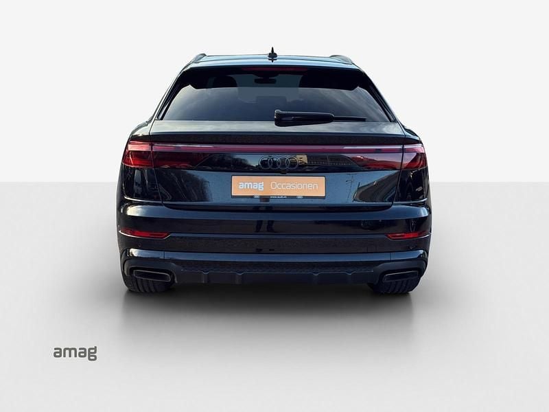 Gebraucht Audi Q8 Ambiente 394 PS (289 kW) 2024 Mythosschwarz metallic SUV