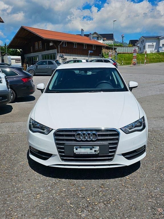 Gebraucht Audi A3 Attraction 125 PS (91 kW) 2015 Limousine