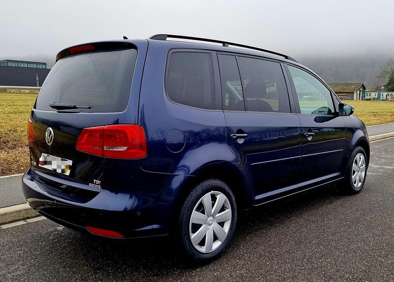 Gebraucht VW Touran Highline 105 PS (77 kW) 2011 Van / Kleinbus