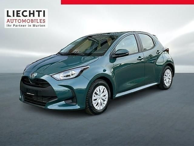 Grün Neu 2025 Toyota Yaris Hybrid Comfort Limousine | CHF 24’640 (Guter Preis) - Bild 1/4