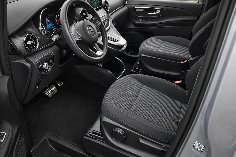 Gebraucht Mercedes V250 190 PS (139 kW) 2025 Van / Kleinbus