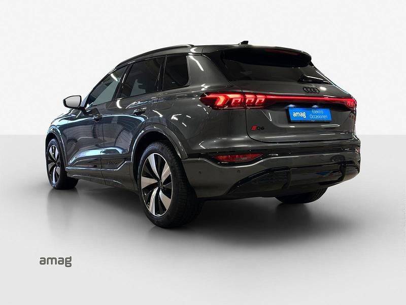 Gebraucht Audi Q6 e-tron Comfort 285 kW (388 PS) 2024 Daytonagrau perleffekt SUV