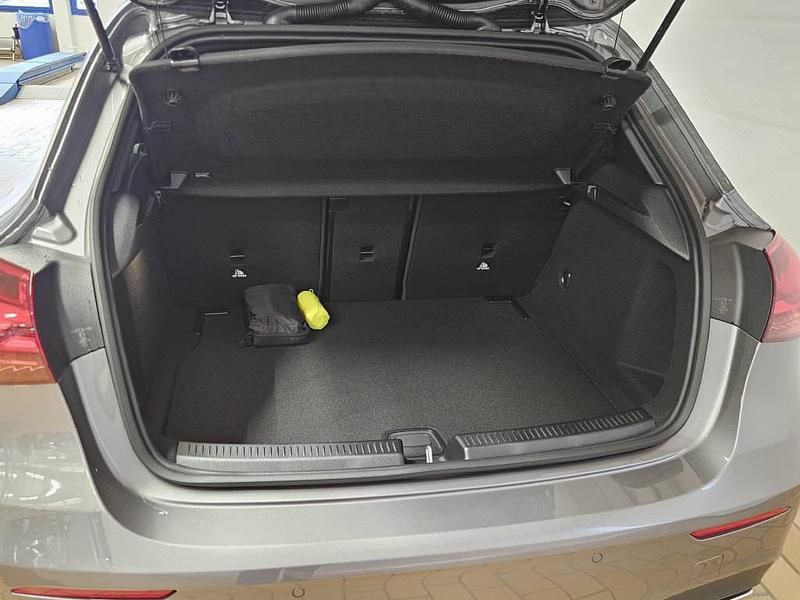 Neu Mercedes A220 AMG line 190 PS (139 kW) 2025 Grau Limousine