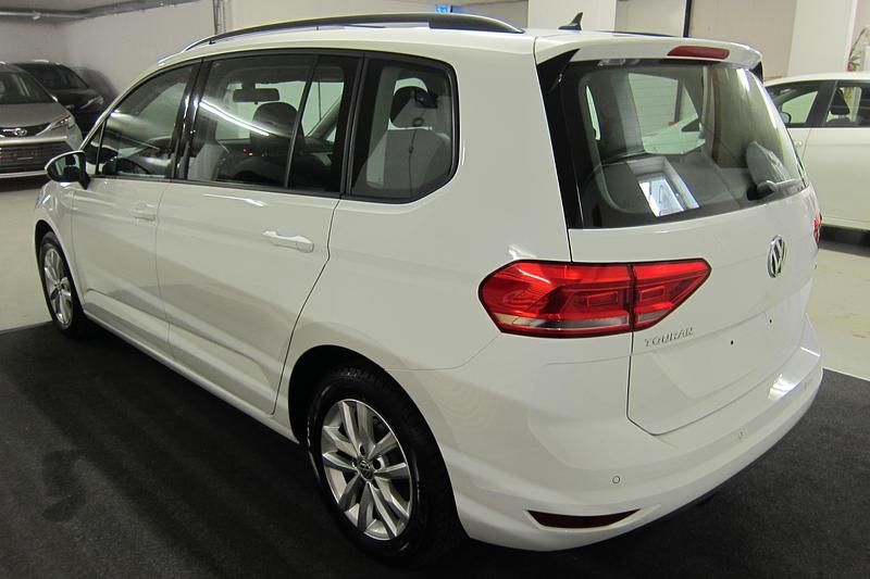 Gebraucht VW Touran Trendline 115 PS (84 kW) 2017 Van / Kleinbus