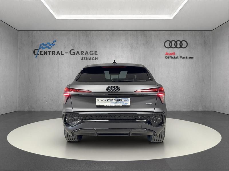 Neu Audi Q3 Sportback Ambiente 265 PS (194 kW) 2026 Braun SUV