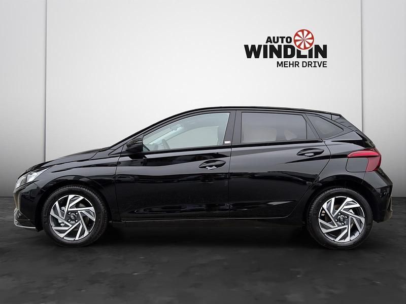 Gebraucht Hyundai i20 101 PS (74 kW) 2024 Schwarz Limousine