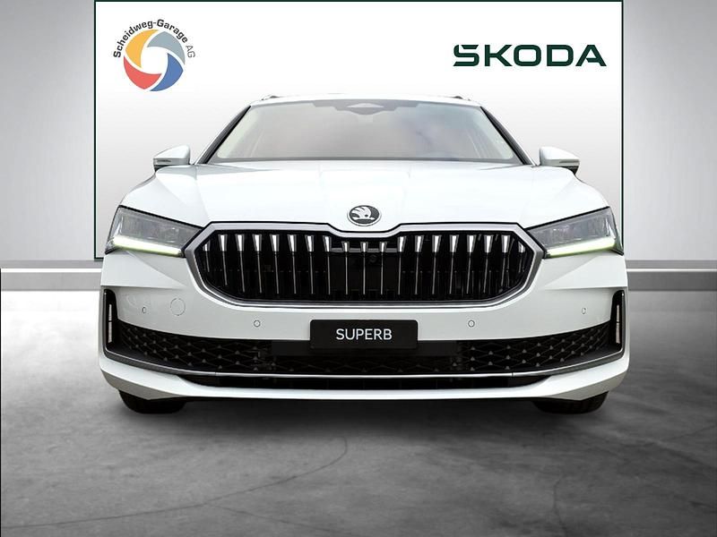 Gebraucht Skoda Superb Selection 193 PS (141 kW) 2025 Weiss Kombi