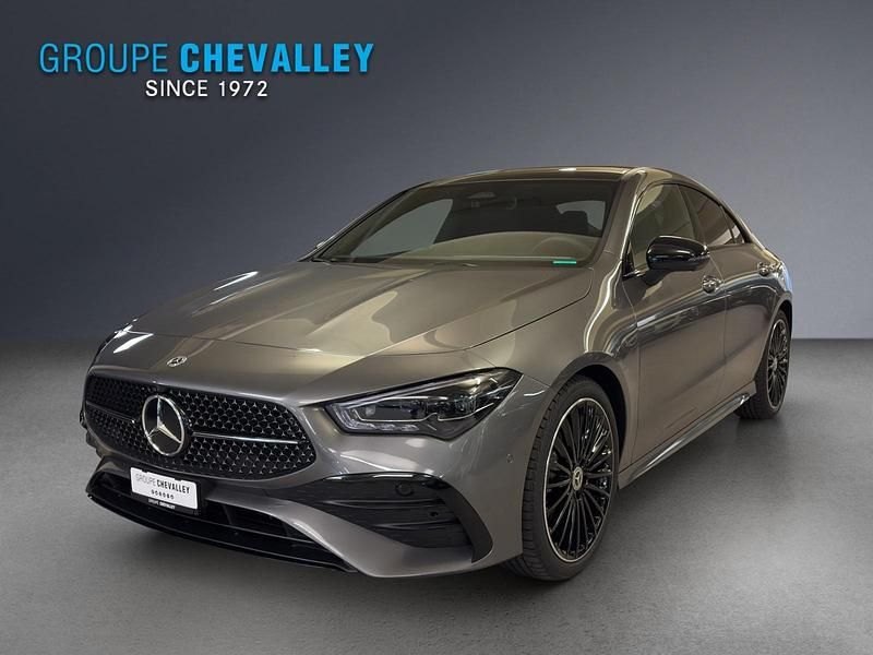 Grau Neu 2025 Mercedes CLA200 Coupé | CHF 58’590 (Teuer) - Bild 1/4