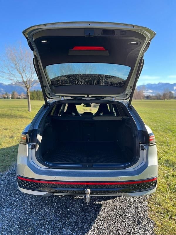 Gebraucht VW Passat R 193 PS (141 kW) 2025 Kombi