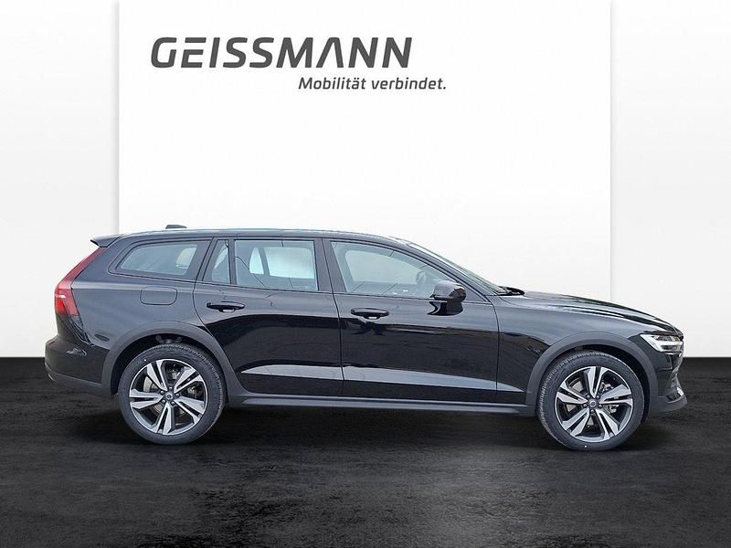 Gebraucht Volvo V60 CC Ultimate 211 PS (155 kW) 2024 Schwarz Kombi
